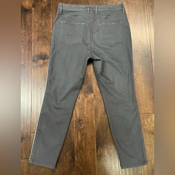 TOMMY BAHAMA WOMENS JEANS BORACAY GREY DENIM SIZE 12x28 - Picture 2 of 7